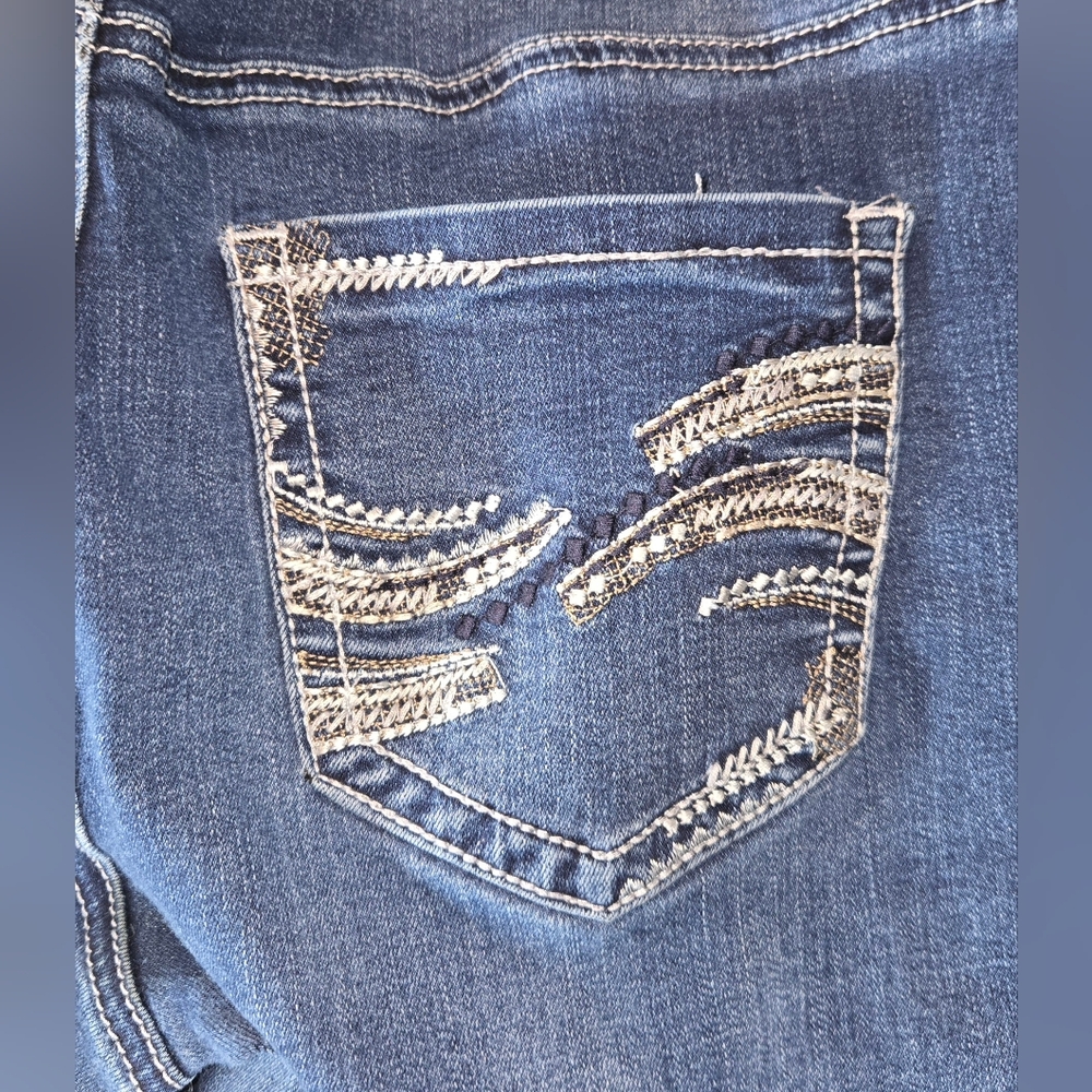 Maurices Bootcut Jeans 5 Pocket Zip Front Stitched Hip Pocket Design Sz 7/8 - Picture 3 of 4